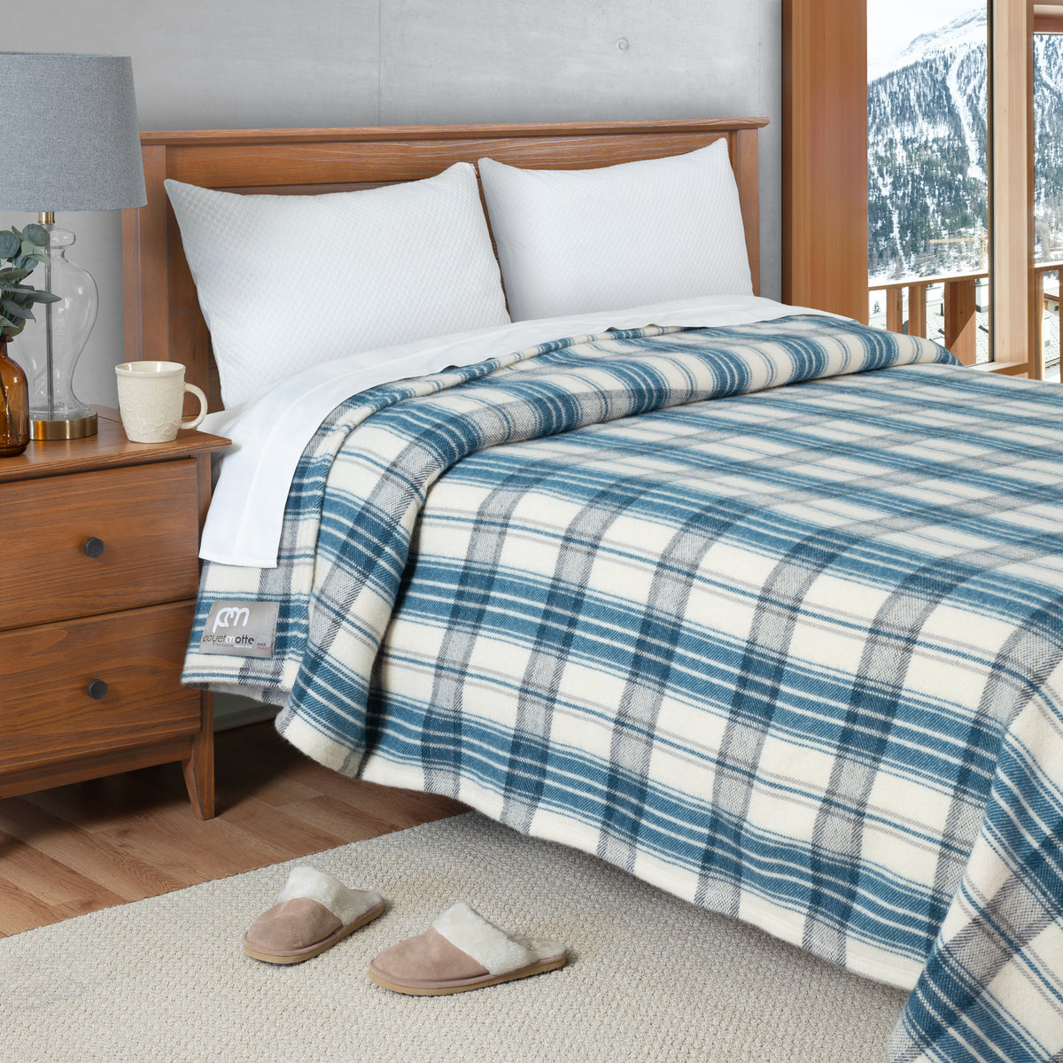 Tahoe-wool-blanket-450gsm-blue-side-bed