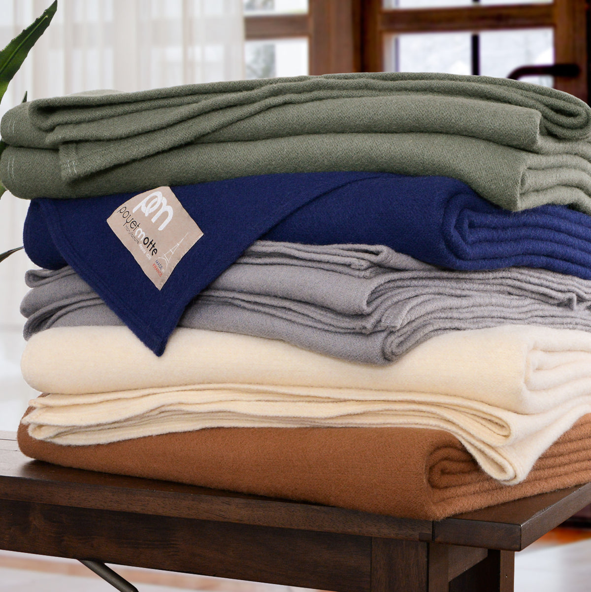 Poyet Motte Antibes 350GSM Lightweight 100-Percent Virgin Wool Blanket, Light Grey