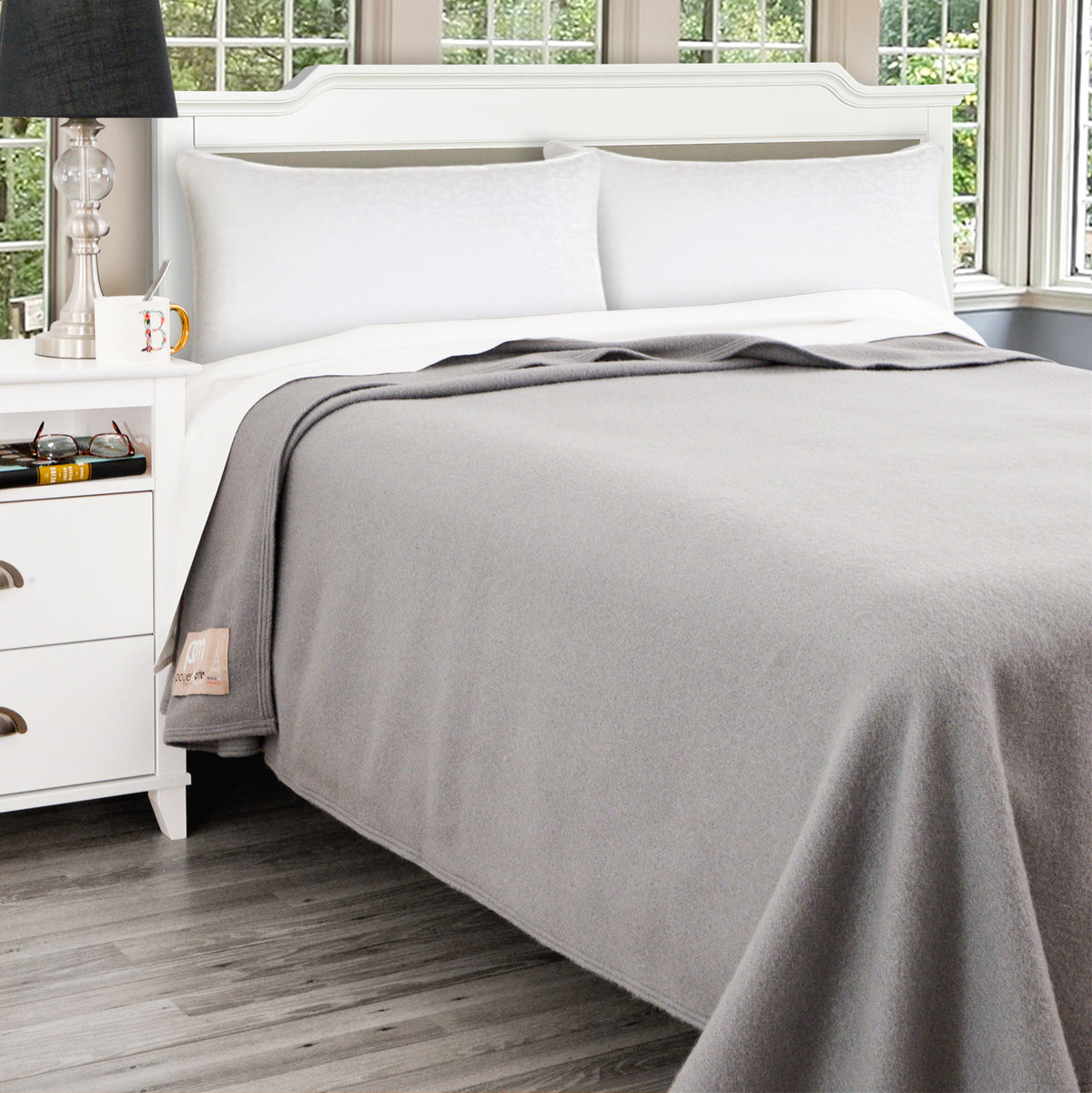 Poyet Motte Antibes 350GSM Lightweight 100-Percent Virgin Wool Blanket, Light Grey